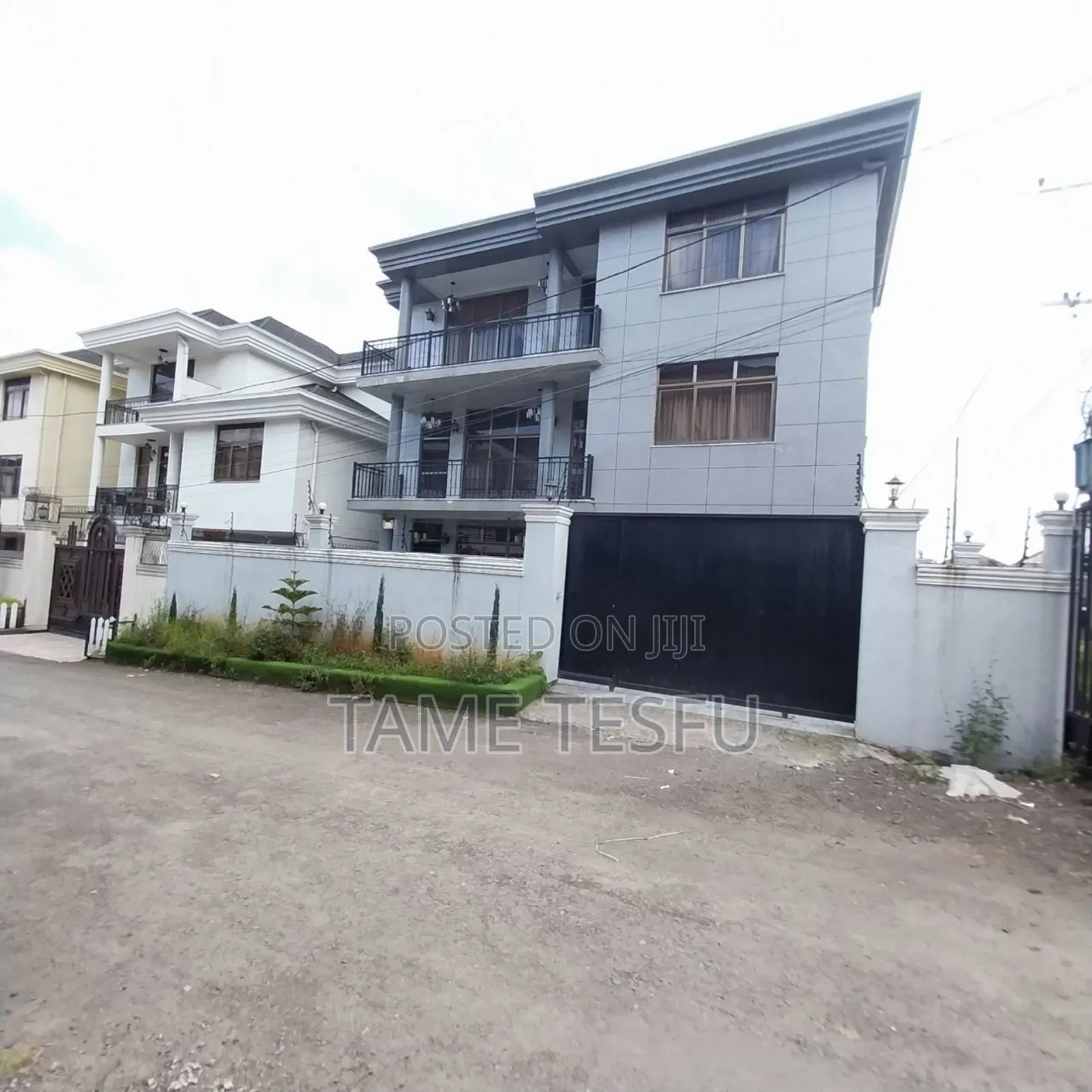8bdrm House in ሀያት ዞን 6, Bole for sale