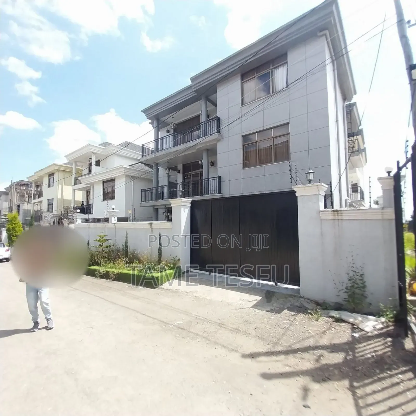 8bdrm House in ሀያት ዞን 6, Bole for sale