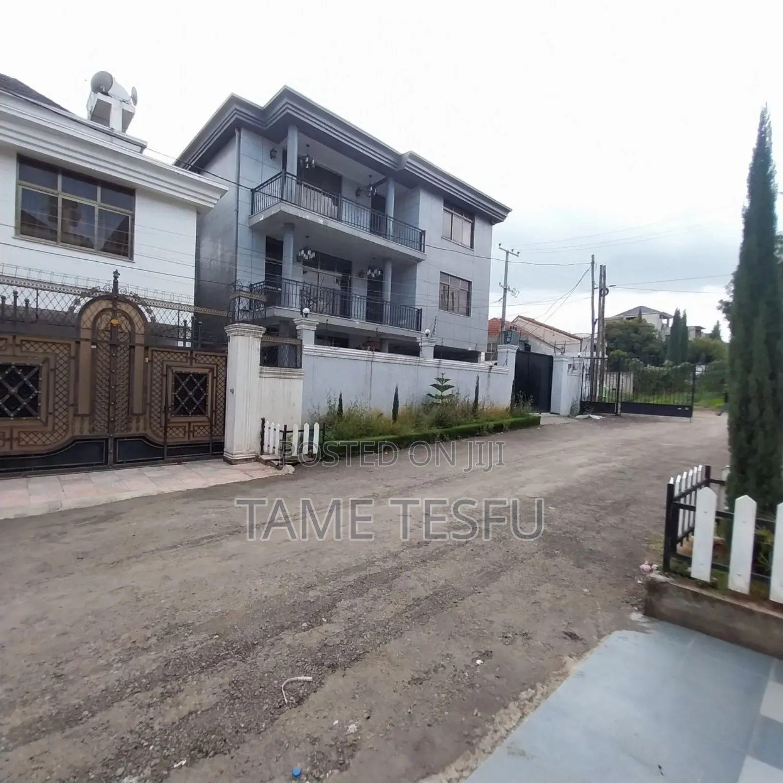 8bdrm House in ሀያት ዞን 6, Bole for sale