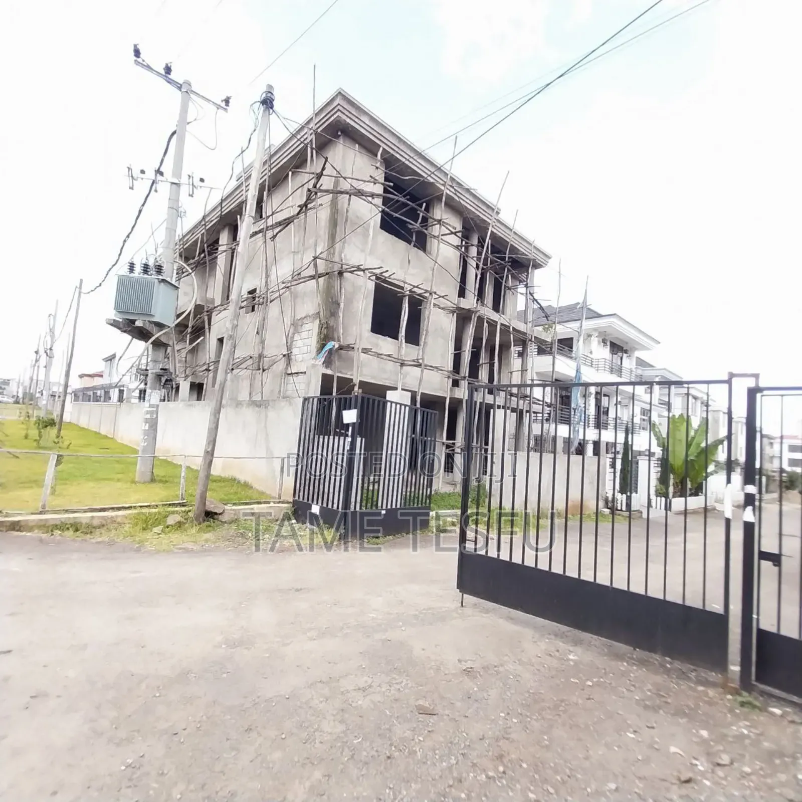 8bdrm House in ሀያት ዞን 6, Bole for sale