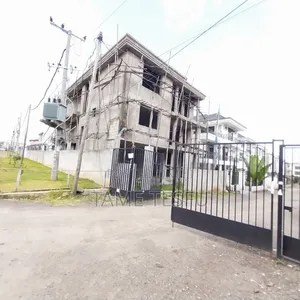 8bdrm House in ሀያት ዞን 6, Bole for sale