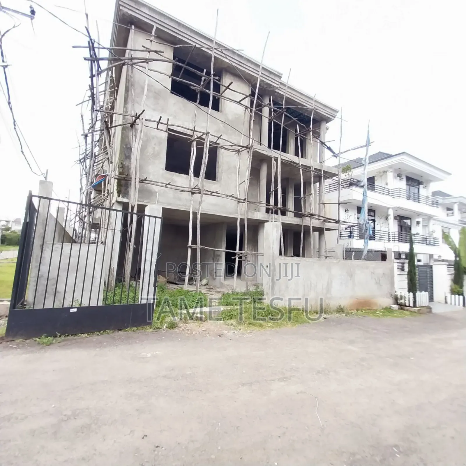 8bdrm House in ሀያት ዞን 6, Bole for sale