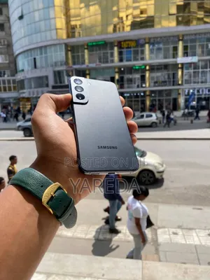 Photo - New Samsung Galaxy S22 5G 128 GB Black