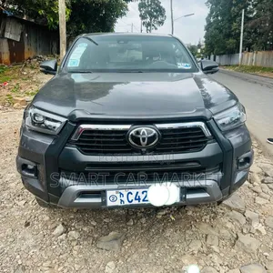 Photo - Toyota Hilux 2021 Brown
