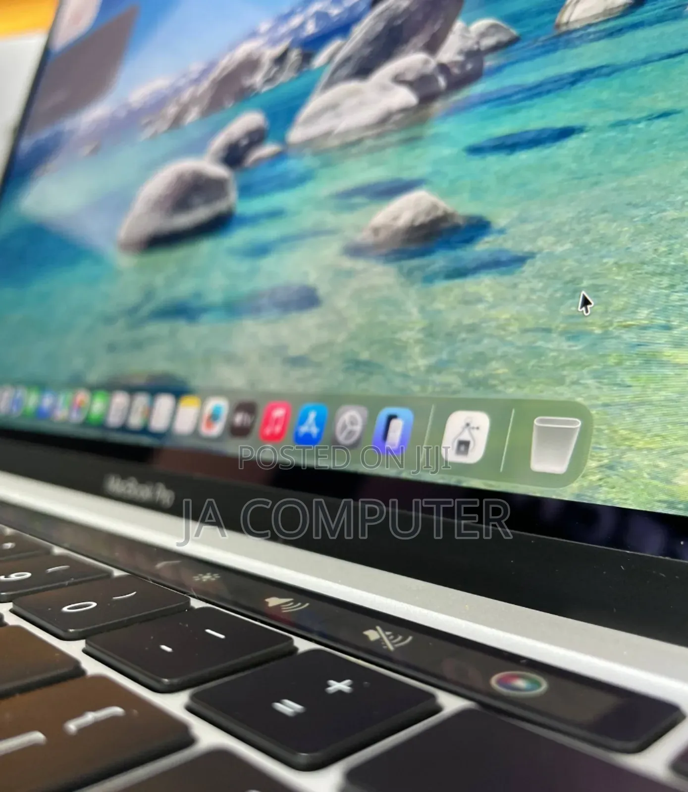 New Laptop Apple MacBook Pro M1 8GB Apple M1 Pro SSD 512GB