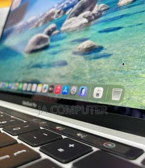 New Laptop Apple MacBook Pro M1 8GB Apple M1 Pro SSD 512GB