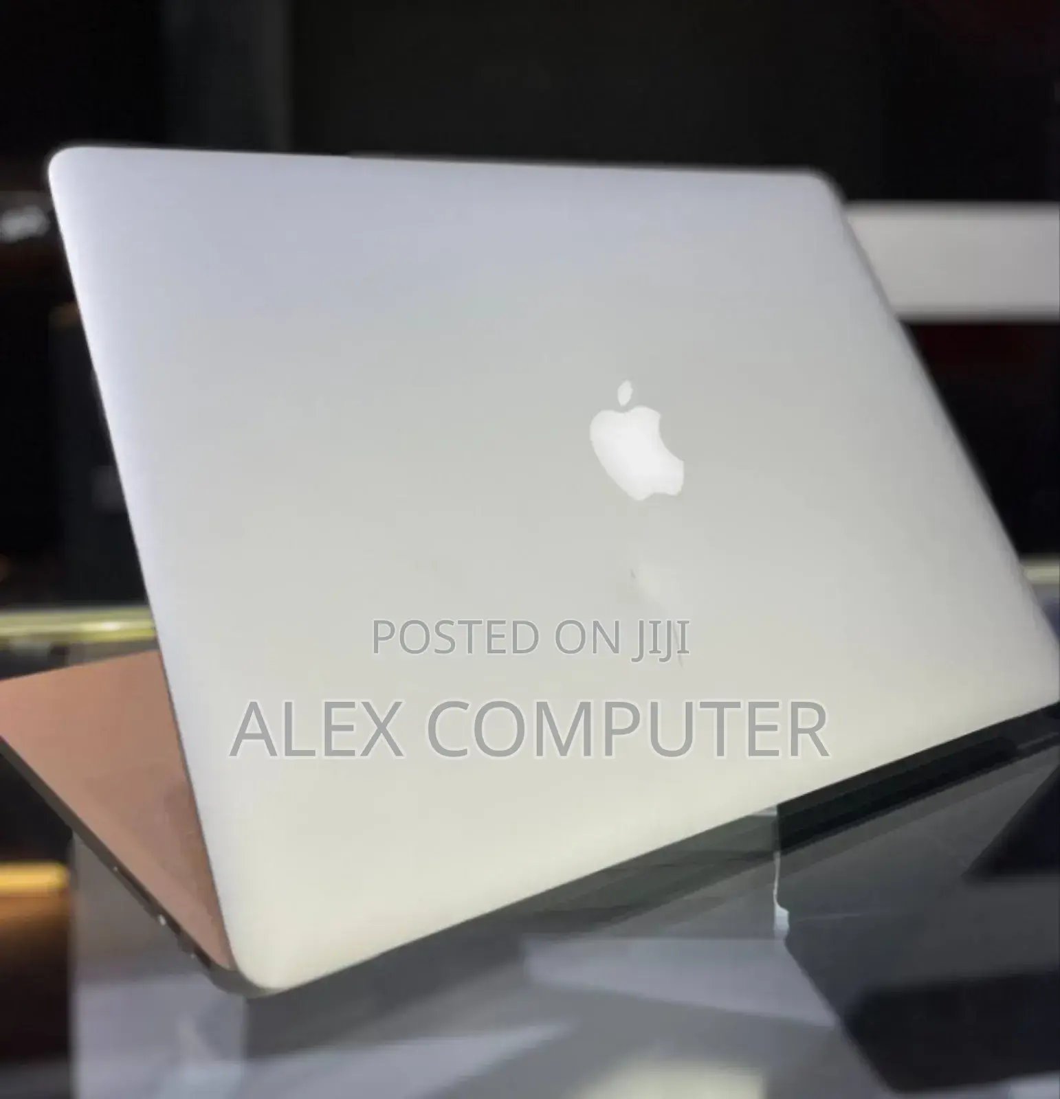 New Laptop Apple MacBook Pro 2015 8GB Intel Core I7 SSD 256GB