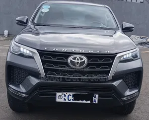 Photo - Toyota Fortuner 2022 Black