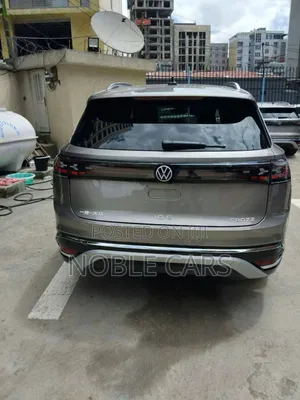 New Volkswagen ID.6 2025 Gold