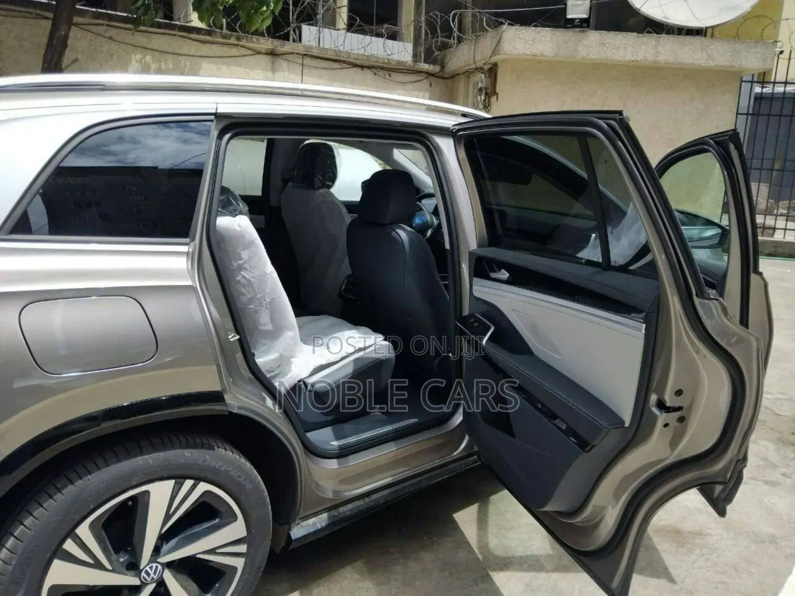 New Volkswagen ID.6 2025 Gold