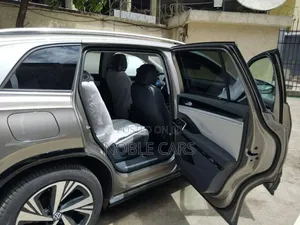 New Volkswagen ID.6 2025 Gold