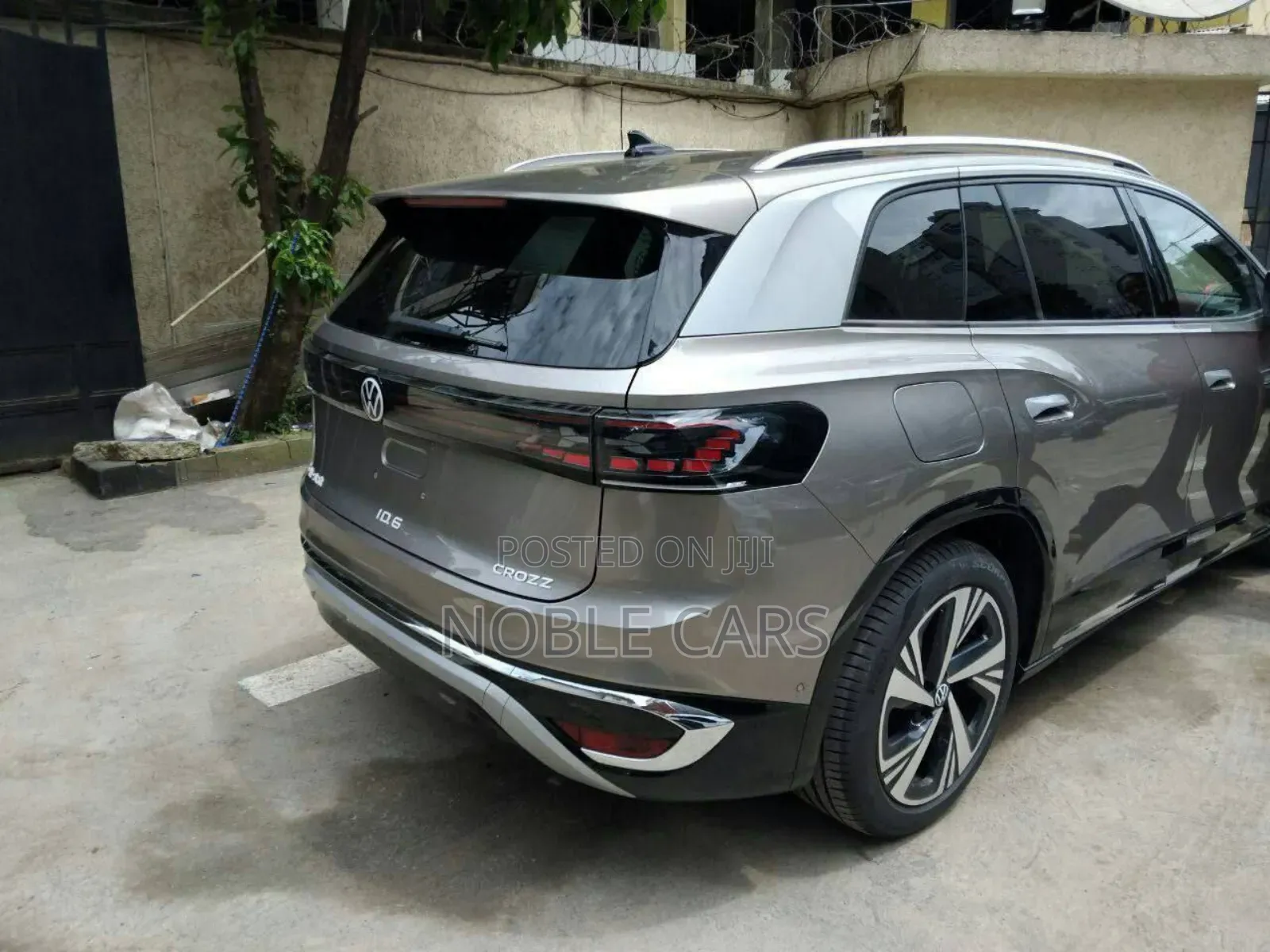 New Volkswagen ID.6 2025 Gold