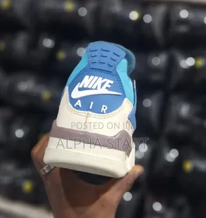  Jordan 4
 Made in Vietnam