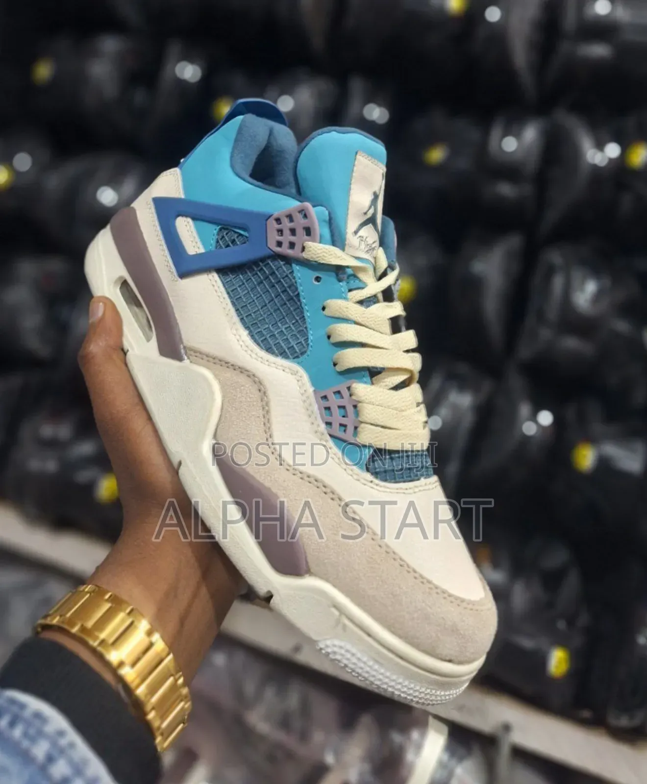  Jordan 4
 Made in Vietnam