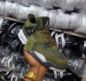  Jordan 4
 Made in Vietnam
