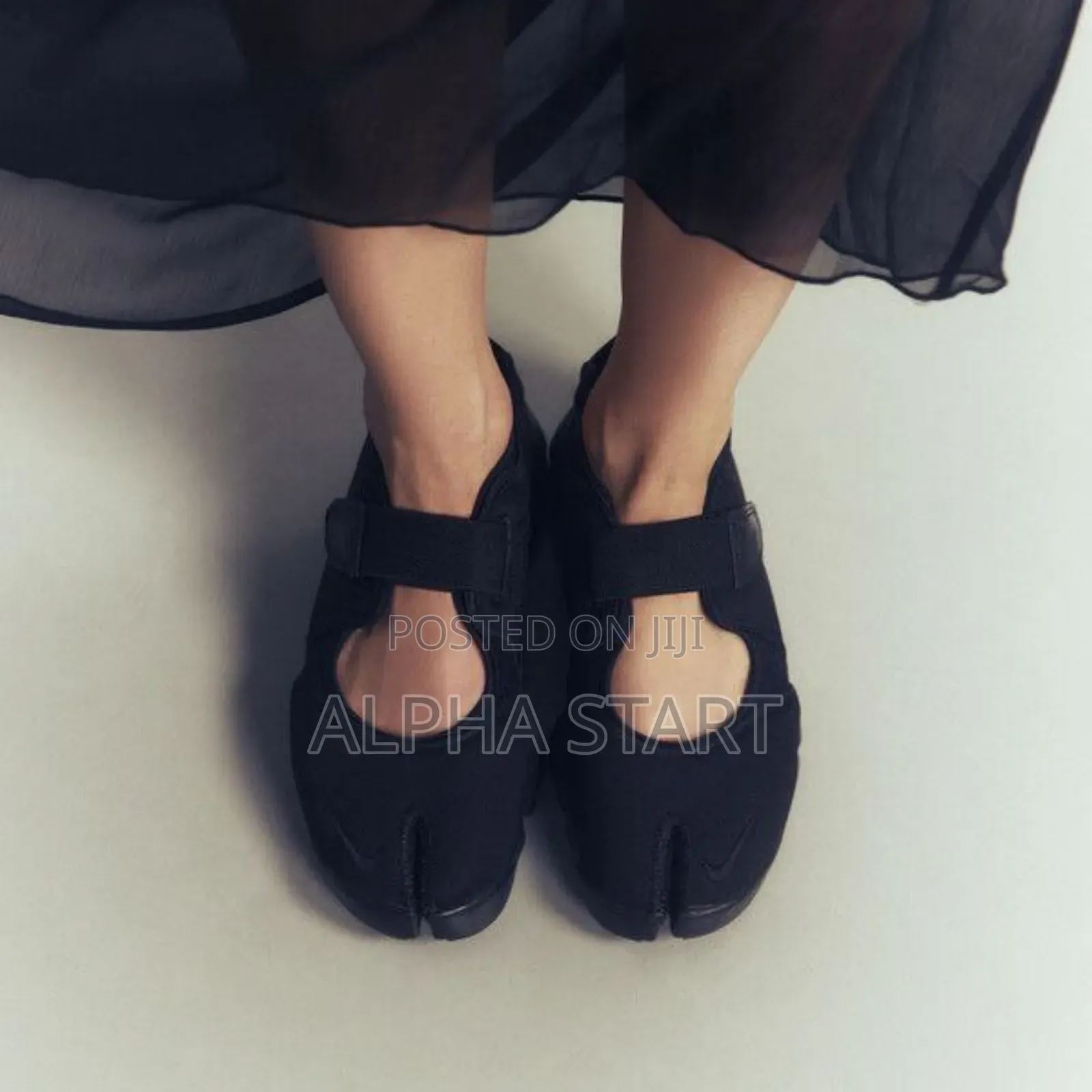  Nike Sandel (ባለጣት)
Black Made in Vietnam