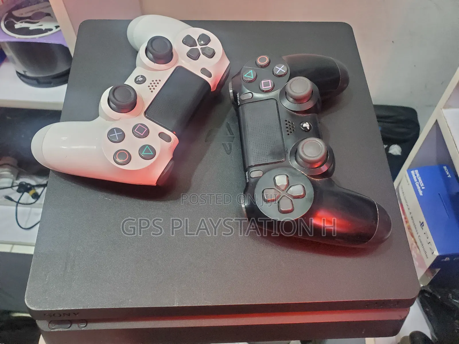 Playstation 4 Slim ጀልብሬክ የሆነ ያልቀለት