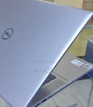 Photo - New Laptop Dell Inspiron 16 5620 16GB Intel Core I7 SSD 512GB