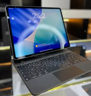 Photo - New Apple iPad Pro 12.9 (2022) 128 GB Silver