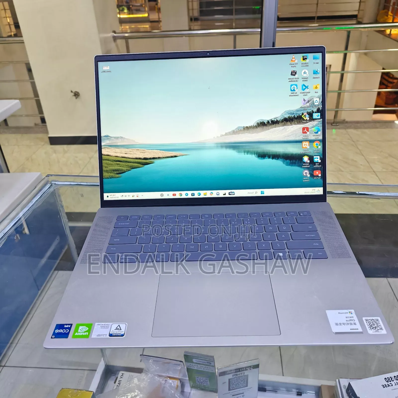 New Laptop Dell Inspiron 16 5620 16GB Intel Core I7 SSD 512GB