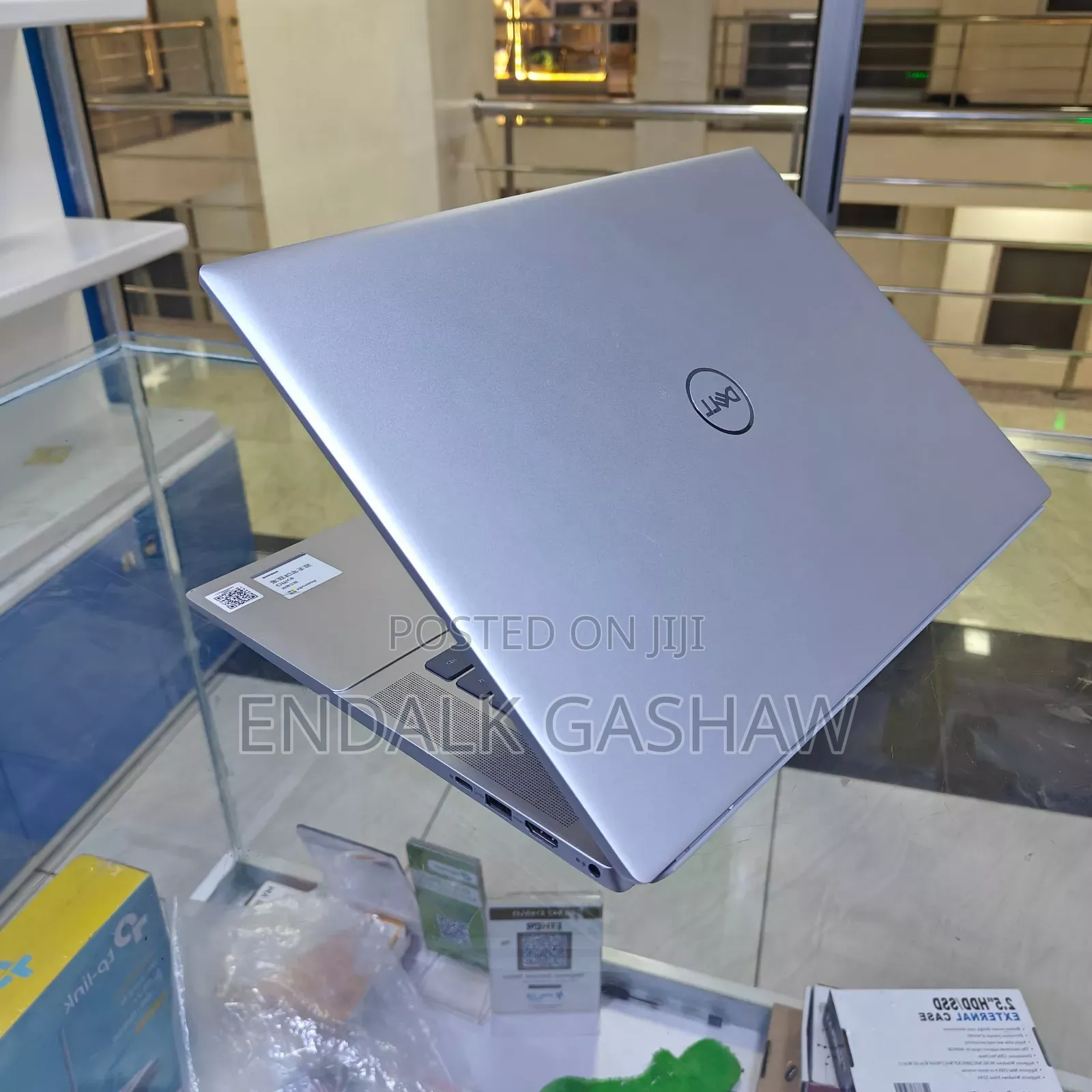New Laptop Dell Inspiron 16 5620 16GB Intel Core I7 SSD 512GB