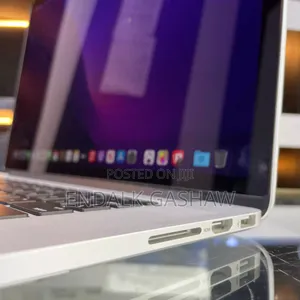 New Laptop Apple MacBook 2015 8GB Intel Core I7 SSD 256GB