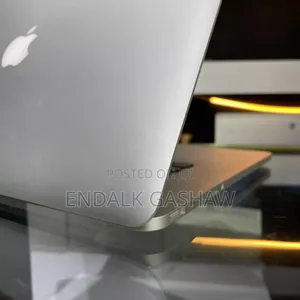 New Laptop Apple MacBook 2015 8GB Intel Core I7 SSD 256GB