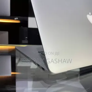 New Laptop Apple MacBook 2015 8GB Intel Core I7 SSD 256GB