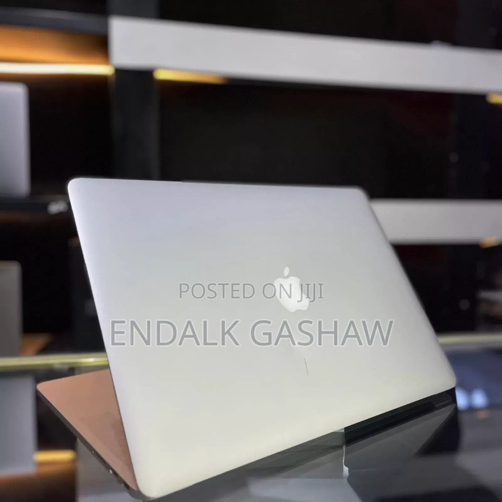 New Laptop Apple MacBook 2015 8GB Intel Core I7 SSD 256GB