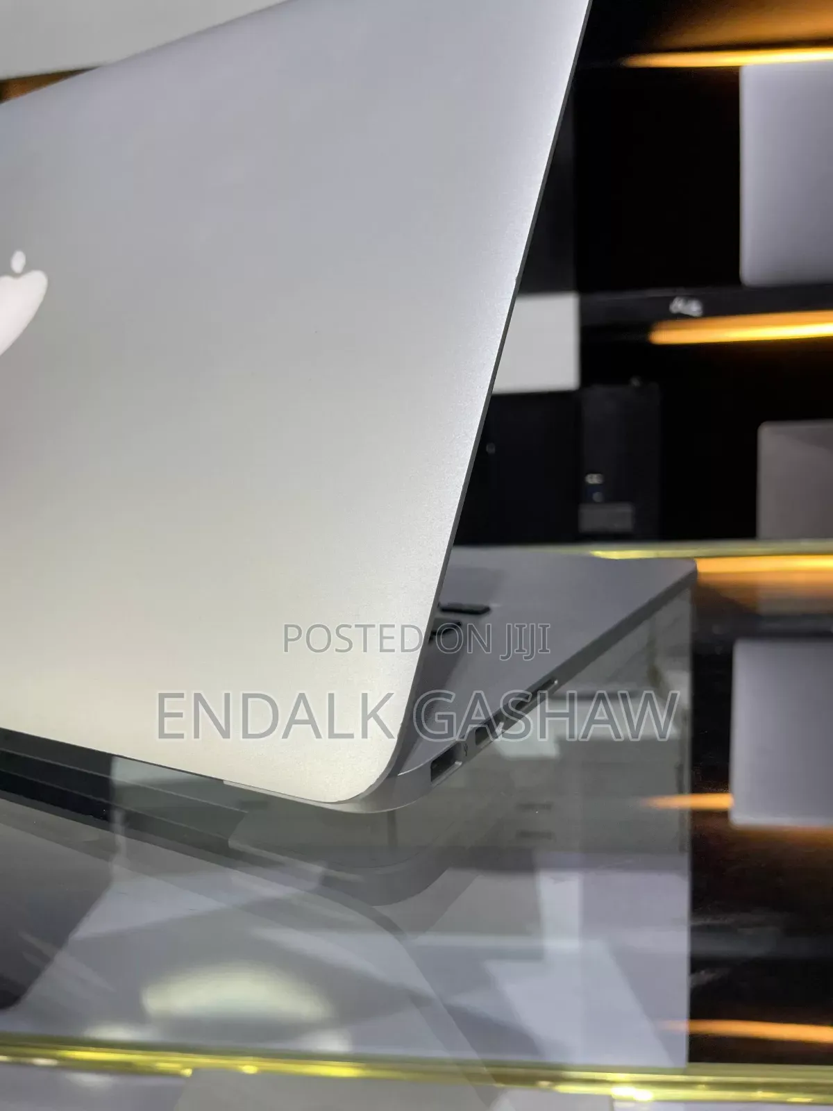 New Laptop Apple MacBook 2015 8GB Intel Core I7 SSD 256GB