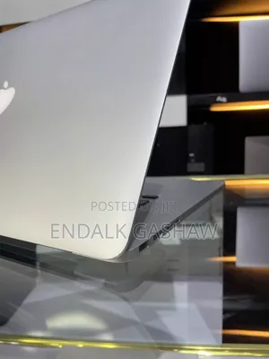 New Laptop Apple MacBook 2015 8GB Intel Core I7 SSD 256GB