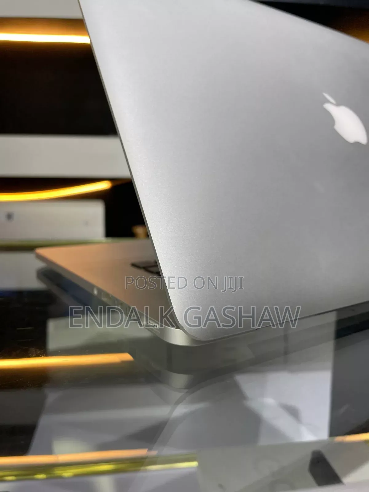 New Laptop Apple MacBook 2015 8GB Intel Core I7 SSD 256GB