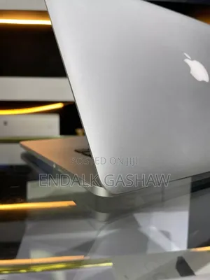 New Laptop Apple MacBook 2015 8GB Intel Core I7 SSD 256GB