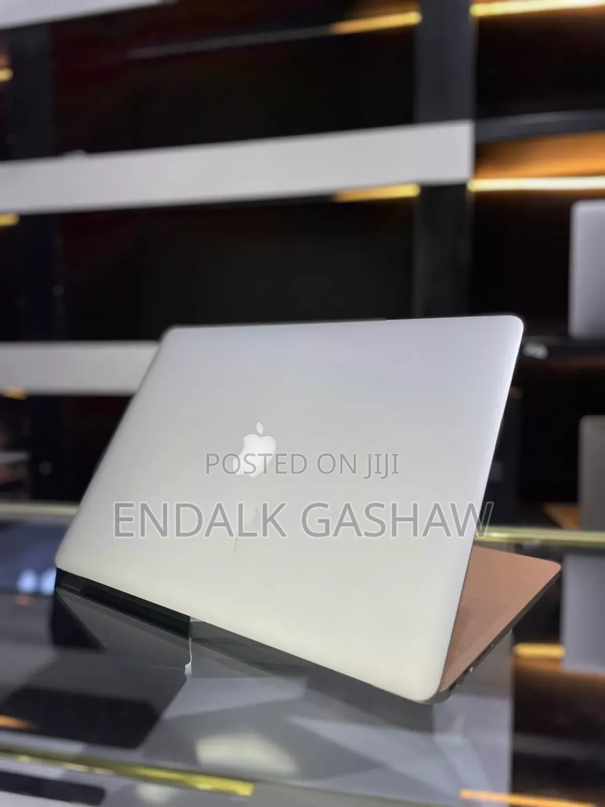 New Laptop Apple MacBook 2015 8GB Intel Core I7 SSD 256GB