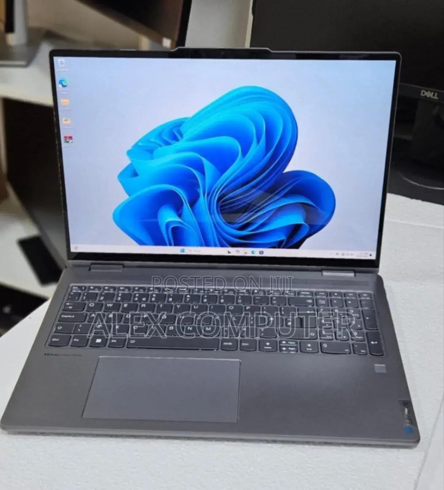 New Laptop Lenovo 16GB AMD Ryzen 7 SSD 512GB