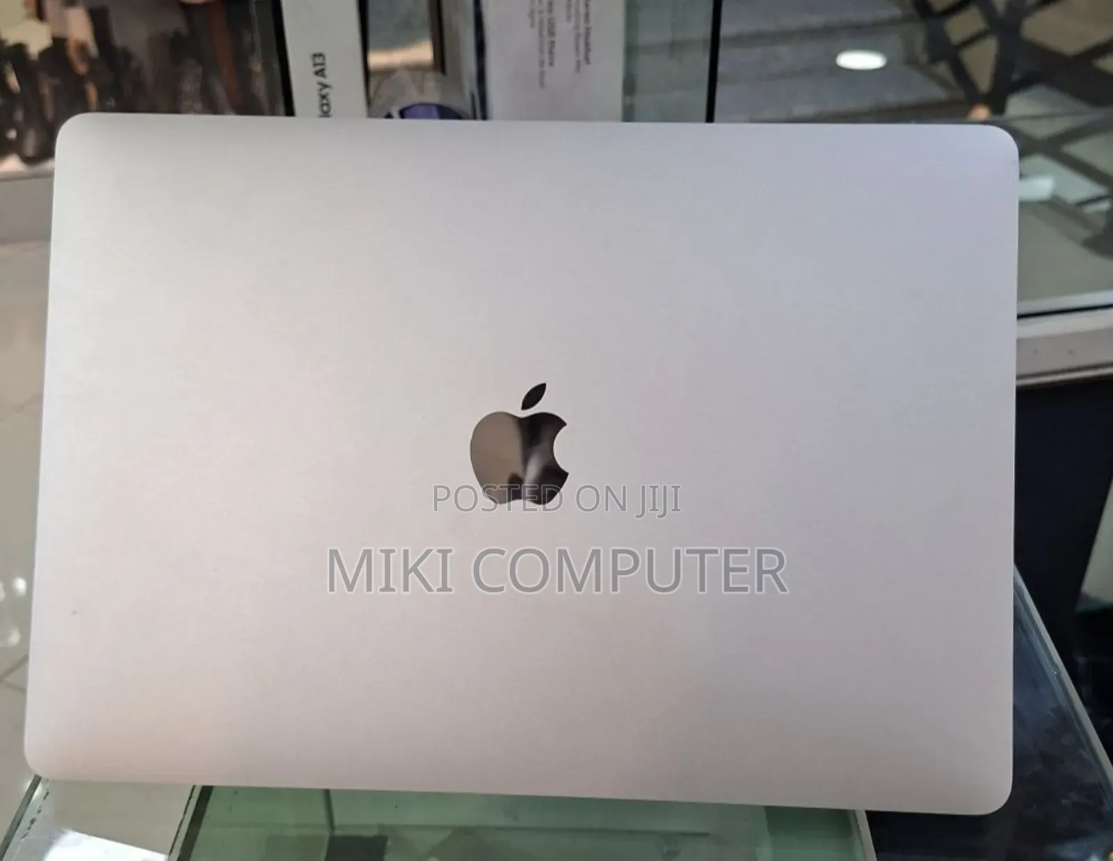 New Laptop Apple MacBook Pro 2022 M2 8GB Intel SSD 512GB