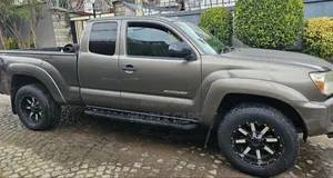 Photo - Toyota Tacoma 2012 Gray