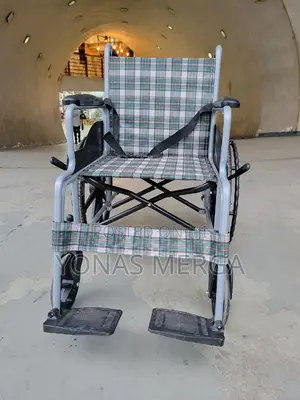 Photo - Wheelchair/Foldback With Assisted Brakes炎嵷comes With a Safety Belt