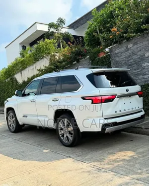 Photo - Toyota Sequoia Limited 4WD 2024 Ivory