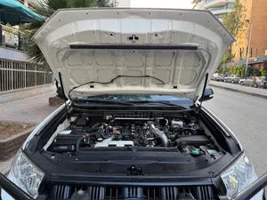 Toyota Land Cruiser Prado 2019 White