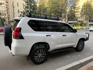 Toyota Land Cruiser Prado 2019 White