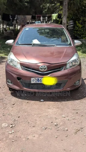 Toyota Yaris 2011 Brown