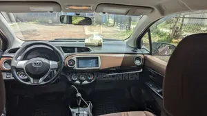 Toyota Yaris 2011 Brown