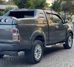 Toyota Hilux 2013 Gray