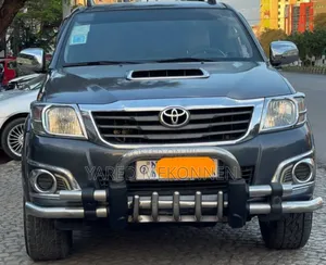 Toyota Hilux 2013 Gray