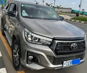 Toyota Hilux 2019 Gray