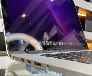 New Apple MacBook Air 2025 M4 15-Inch 16GB Intel Core I7 SSD 256GB