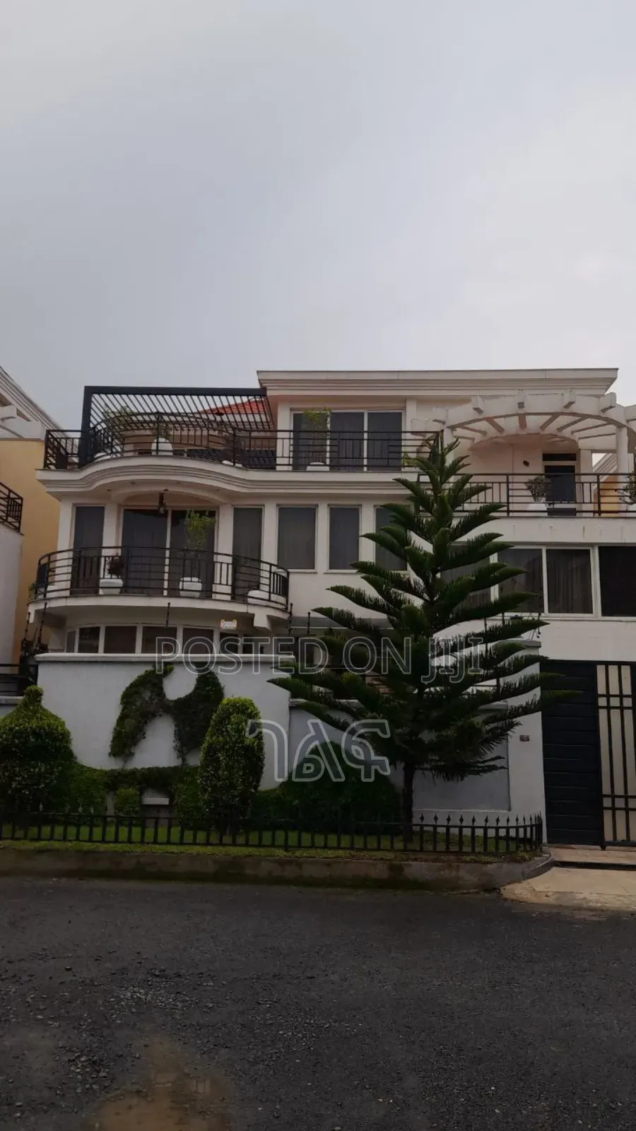 6bdrm Apartment in ታዋቂ ሪልስቴት ግቢ ውስጥ ሲሆን, Bole for sale