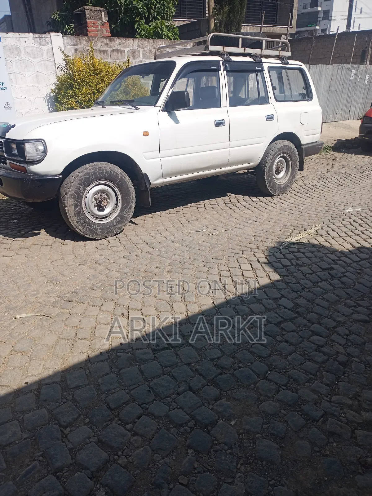 Toyota Land Cruiser 1995 White