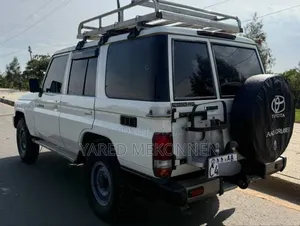 Toyota Land Cruiser 2010 White